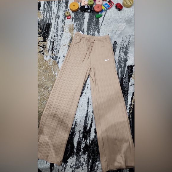 Nike top and bottom, selling together - Picture 4 of 4